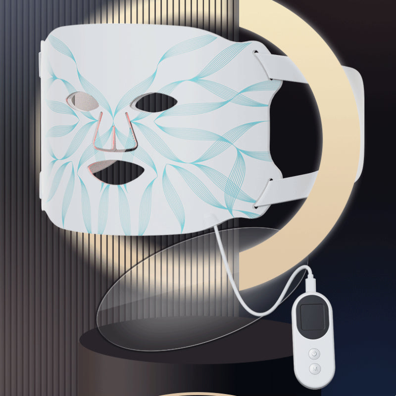 AquaGlow Mask Anwendung im Gesicht bei der täglichen Beautyroutine